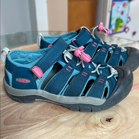 Keen Newport H2 Legion Blue Hot Pink Washable Shoes size 1 - Picture 4 of 10
